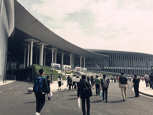 尤孚诚邀“四海八荒”的新老朋友，相聚上海