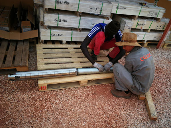 尤孚解决塞内加尔深井取水问题 尤孚解决塞内加尔深井取水问题